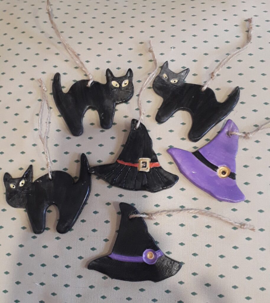 Gatti e cappelli da strega